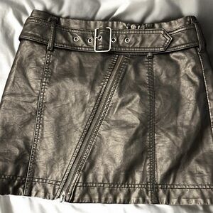 Free People faux leather belted zippered skirt 0